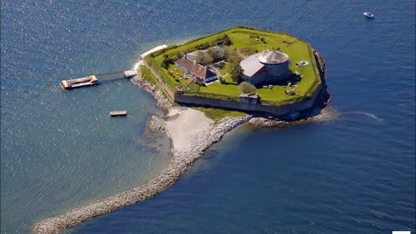 The round monastery you see in the background, from Trondheim, is an example of a Templar monastery, operational until 1537!